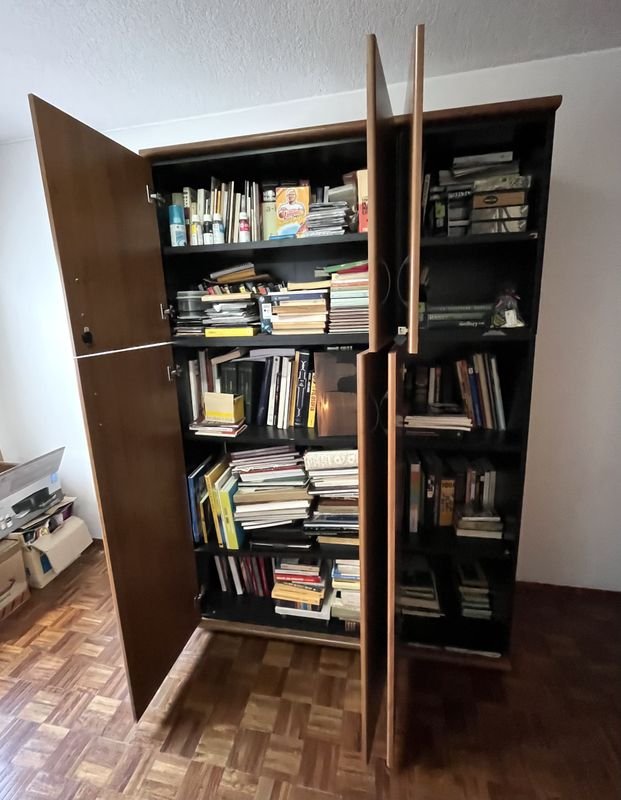 Mueble biblioteca con estantes intercambiables - imagen 7