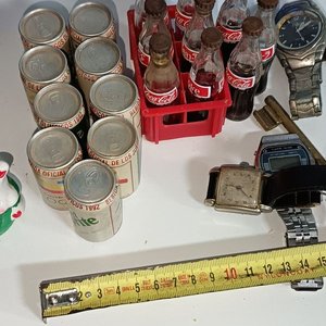 Lote de Colección: 2 Latas Decoradas, 4 Relojes y Adornos Varios - imagen 5