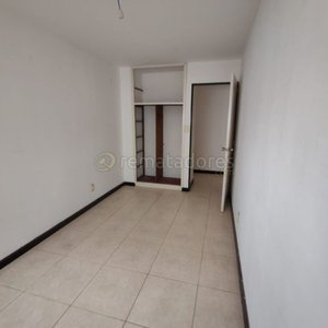 Lote siguiente: Remate de Apartamento: Dormitorio, Baño, Cocina y Balcón