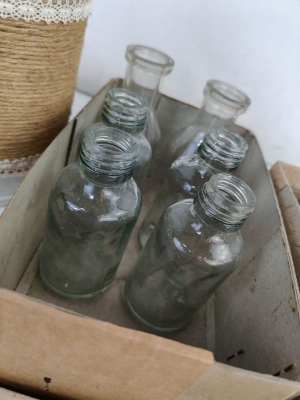 Colección de frascos y objetos decorativos - imagen 4