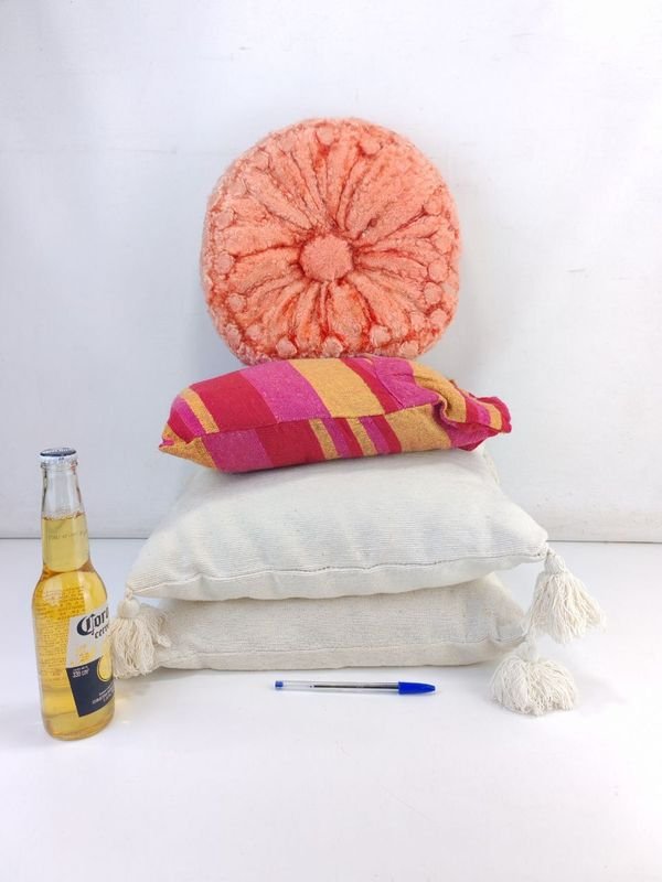 Almohadas Decorativas con Tallas y Texturas - imagen 2
