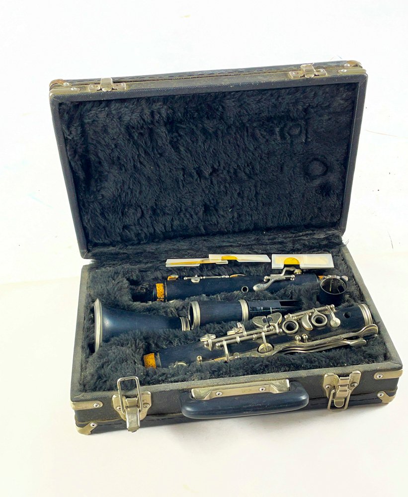 Clarinete Veril con Estuche y Accesorios