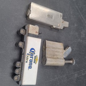Lote de 3 Encendedores Vintage: Corona Extra y Metálicos - imagen 3