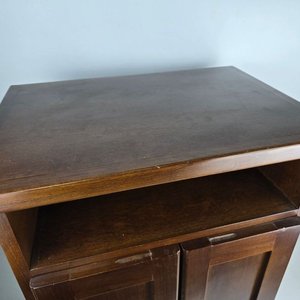 Aparador pequeño de madera con dos puertas y estante - imagen 8