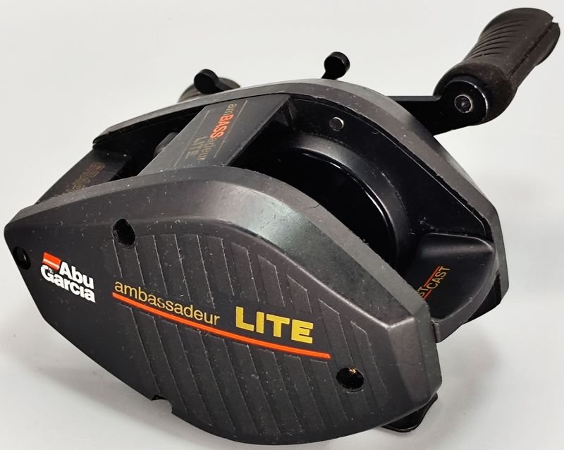 Reel Rotativo Abu Garcia Ambassadeur Lite Graphite - Made in Sweden