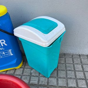 Pulverizador 20L, Batea Roja y Papelera Plástica - imagen 4