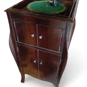 Lote anterior: Vitrola Victor Talking Machine Co. Antigua de Mueble