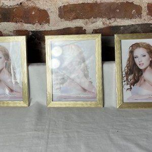Lote anterior: Set de 3 Portarretratos Dorados con Vidrio