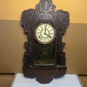 Reloj de Pared Antiguo con Caja de Madera Oscura y Tallados Ornamentales - imagen 2
