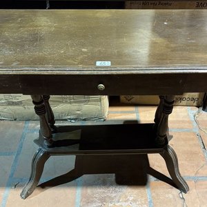 Mesita Antigua de Madera con Cajón y Estante Inferior - imagen 5