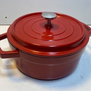 Lote anterior: Olla de Hierro Fundido Roja con Tapa y Perilla Metálica