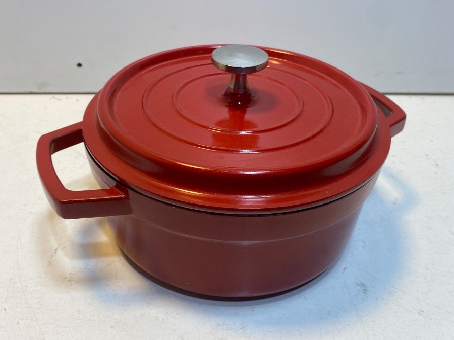 Olla de Hierro Fundido Roja con Tapa y Perilla Metálica