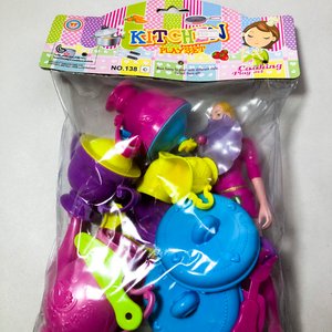 Lote de Juguetes: Autos Cutie Cars, Godzilla vs. Kong, Set de Cocina y Muñecas - imagen 5
