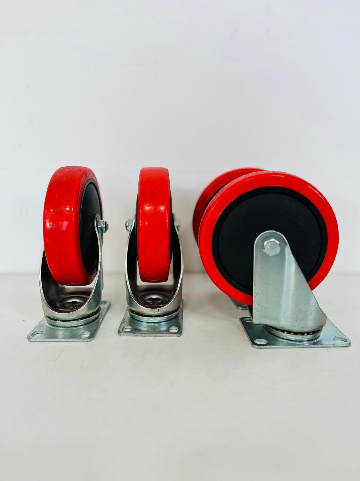 Set de 4 Ruedas Giratorias Rojas de 12cm