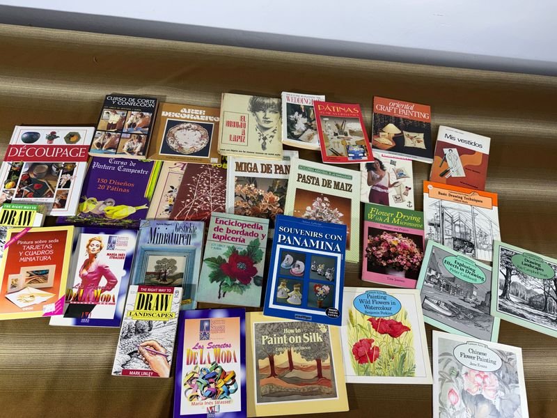 Lote siguiente: Colección de libros de manualidades y decoración en español e inglés