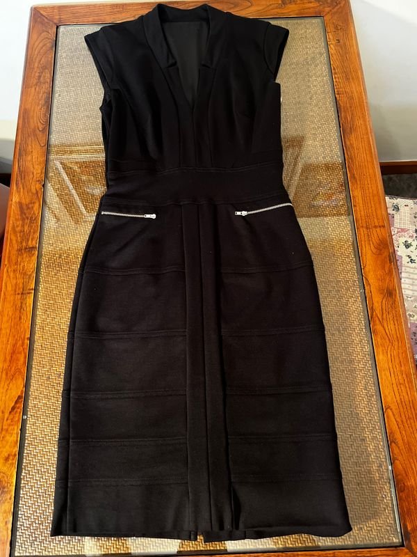 Vestido Negro Las Oreiro Talle M con Cierres Plateados