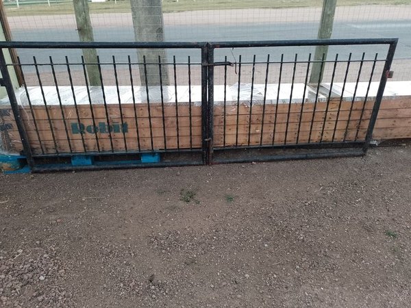 Puerta de hierro para entrada - imagen 1