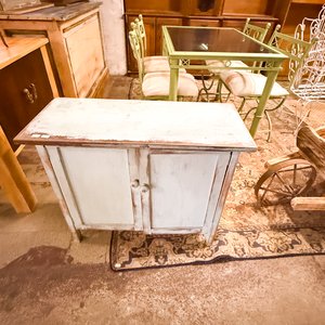 Lote anterior: Mueble Auxiliar Blanco Rústico con Puertas