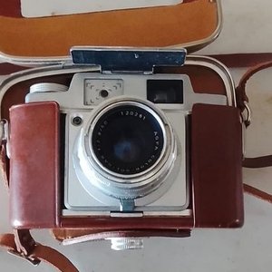 Lote siguiente: Cámara Fotográfica Agfa Ambi Silette Alemana con Estuche de Cuero