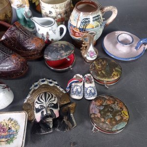 Lote de 20 piezas: par de zapatos de cuero y madera, mates, palmatoria y más - imagen 4