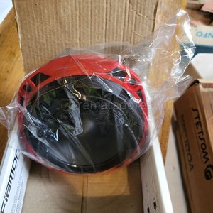 Lote siguiente: Parlante Fiambol Rojo y Negro Nuevo en Caja