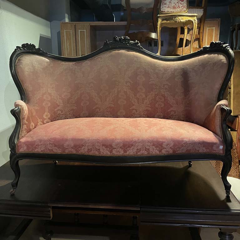 Sofá Victoriano de Lujo en Madera y Terciopelo