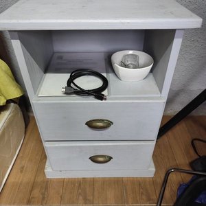 Mesa de Luz de Madera Maciza con Cajones - imagen 1