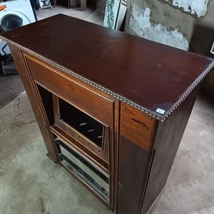Mueble de Radio Antigua de Madera Oscura - imagen 4