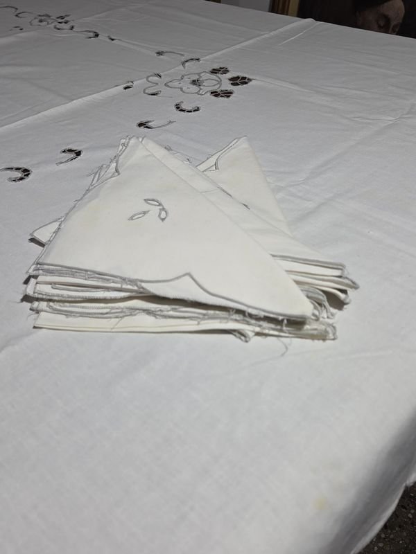 Mantel calado y bordado con servilletas - imagen 6