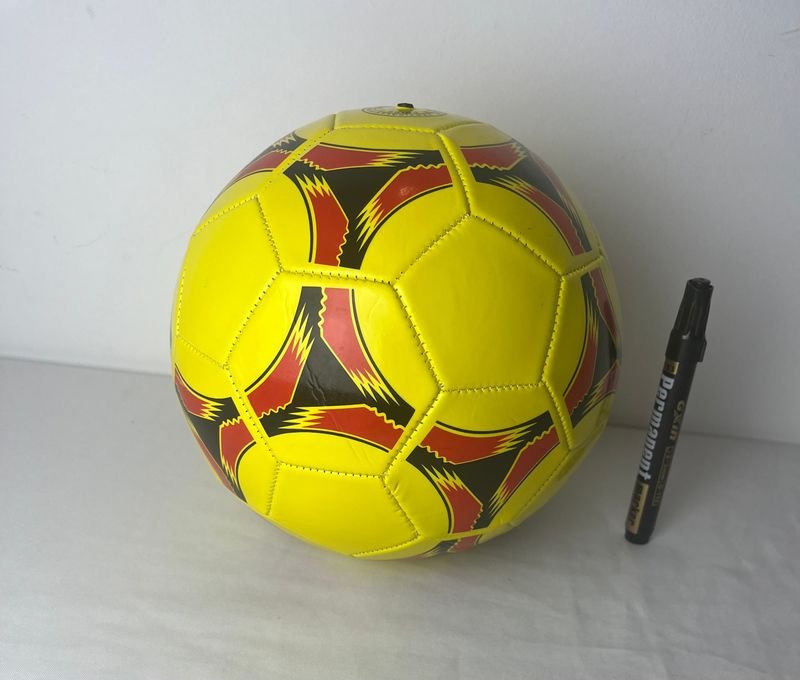 Pelota de fútbol y lápiz para niños - imagen 2