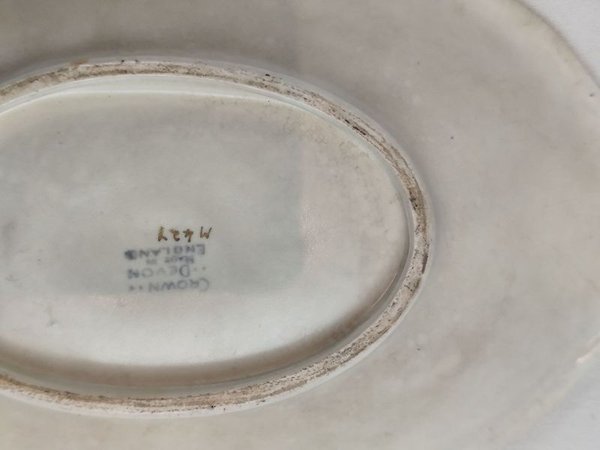 Fuente de porcelana con diseño intrincado y flores coloridas - imagen 2