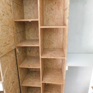 Lote anterior: Estanteria de comercio de madera osb