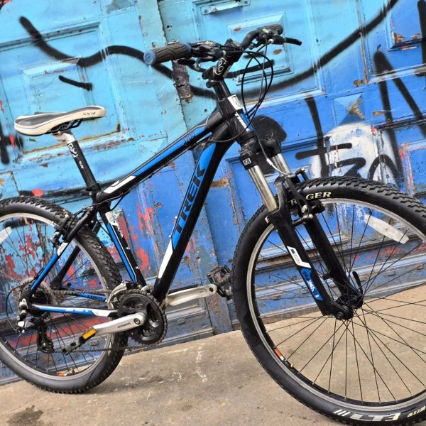 Bicicleta Trek 3700 R26 Negra y Azul - imagen 1