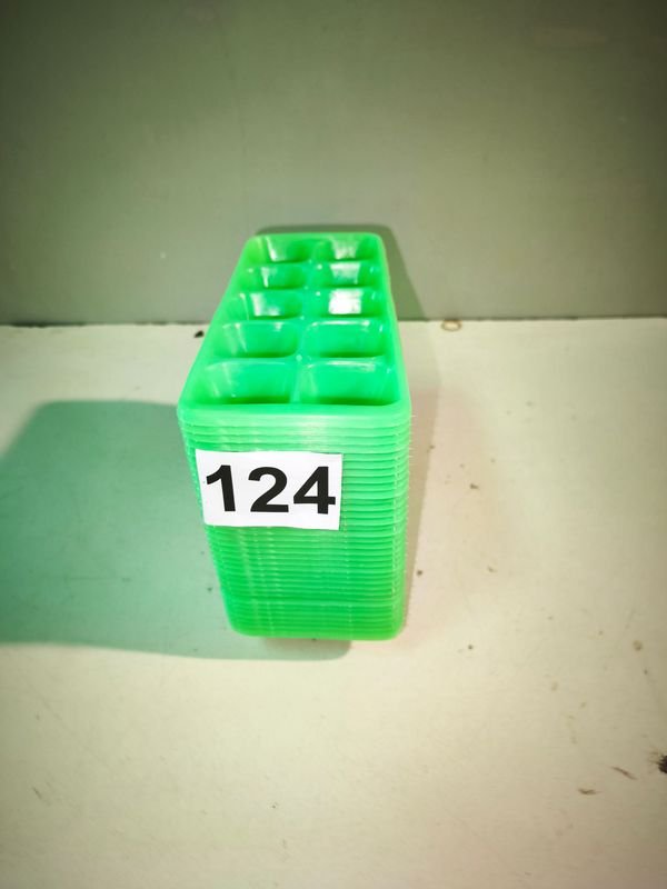 35 Cubeteras Verdes de Plástico