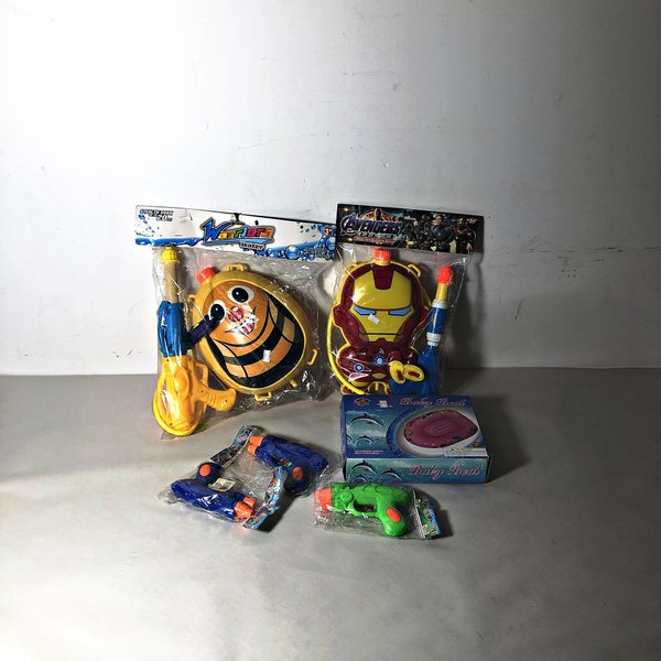 Lote de 6 Piezas: Mochilas con Pistolas de Agua y Bote Inflable - imagen 1