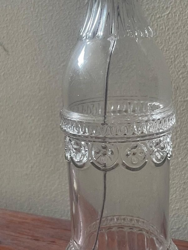 Lámpara de Mesa Decorativa de Vidrio Transparente con Base de Botella Estilo Vintage - imagen 2