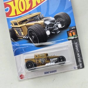 Hot Wheels Bone Shaker Dorado "HW Dream Garage" - imagen 2