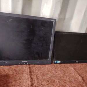 Lote siguiente: Dos Monitores ViewSonic y AOC para Computadora