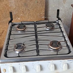 Cocina a Gas Punkal Blanca con Horno y Encendido Eléctrico - imagen 3