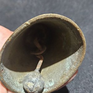 Cencerro Antiguo de Bronce con Martillo - imagen 2