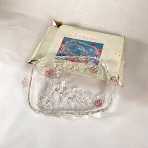 Lote siguiente: Centro de Mesa Rectangular Toskani con Flores Rosas y Transparentes