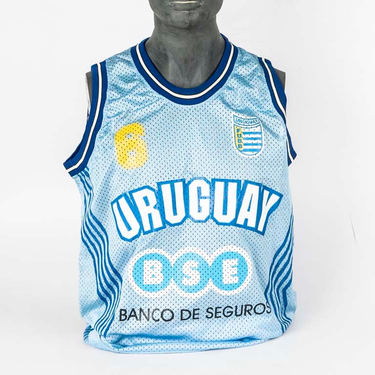 Lote anterior: Camiseta de basketball de la selección de Uruguay de fines de los 90
