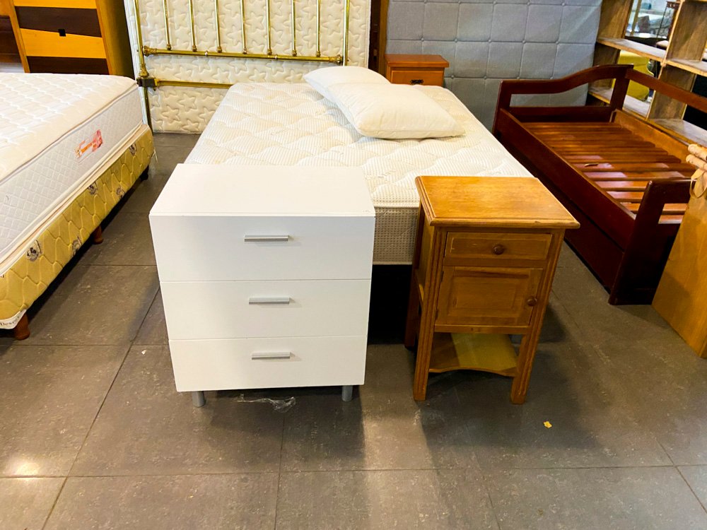 Juego de Mesa de Luz Blanca con Cajón y Colchón