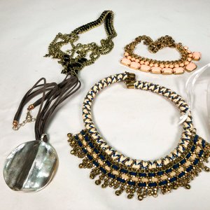 Lote Variado de Bijouterie: Collares y Pulseras - imagen 4