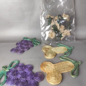 Lote anterior: Adornos de Ramilletes de Uvas y Huesos de Cuerda