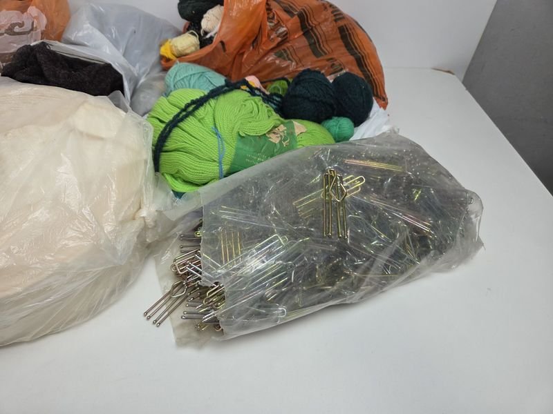 Gran lote de lanas y accesorios para cortinas - imagen 3