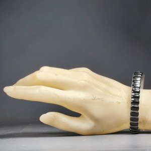 Pulsera de Metal y Piedra Hematita Negra con Broche Doble - imagen 6