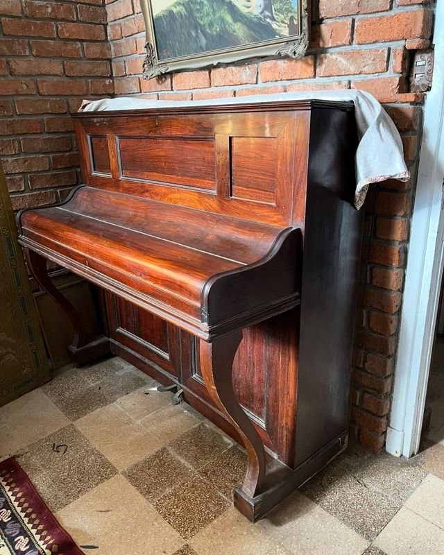 Lote siguiente: Piano Madera Antiguo a Refacción