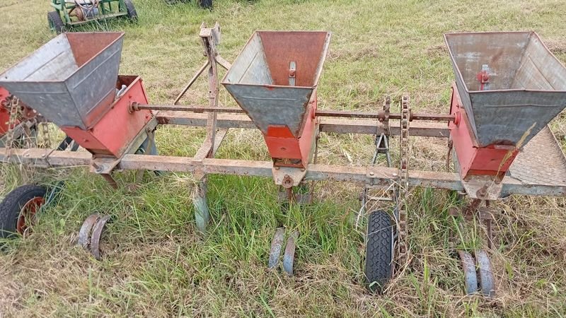 Sembradora de tacho 4 surcos - Maquinaria Agrícola - imagen 2