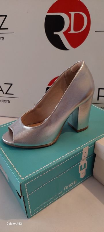 Zapatos de tacón alto en excelente condición - imagen 2